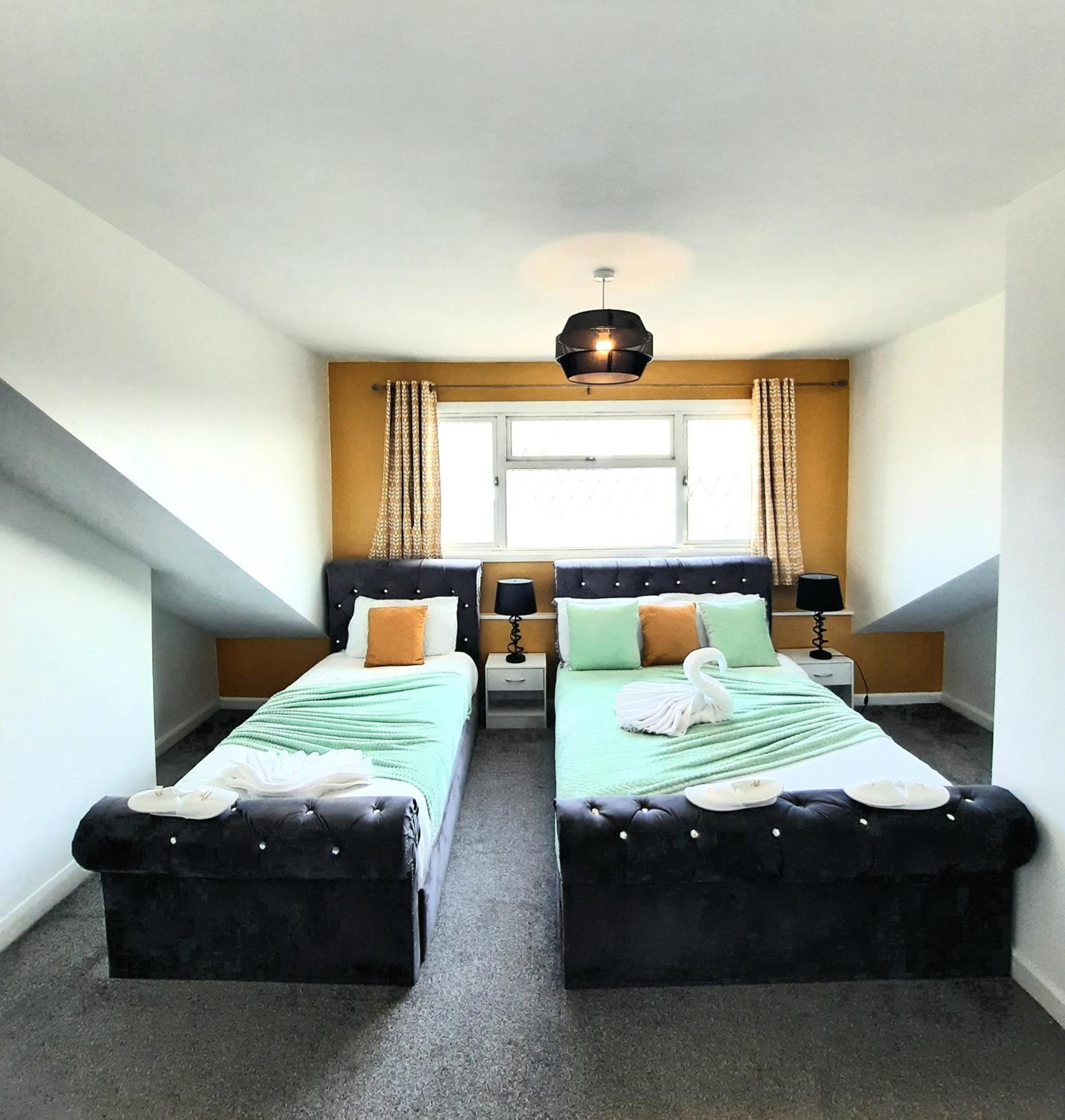 Home In Woodhouse, Leeds,Free 4 Car Parking,Free Wifi Leeds  Exterior foto